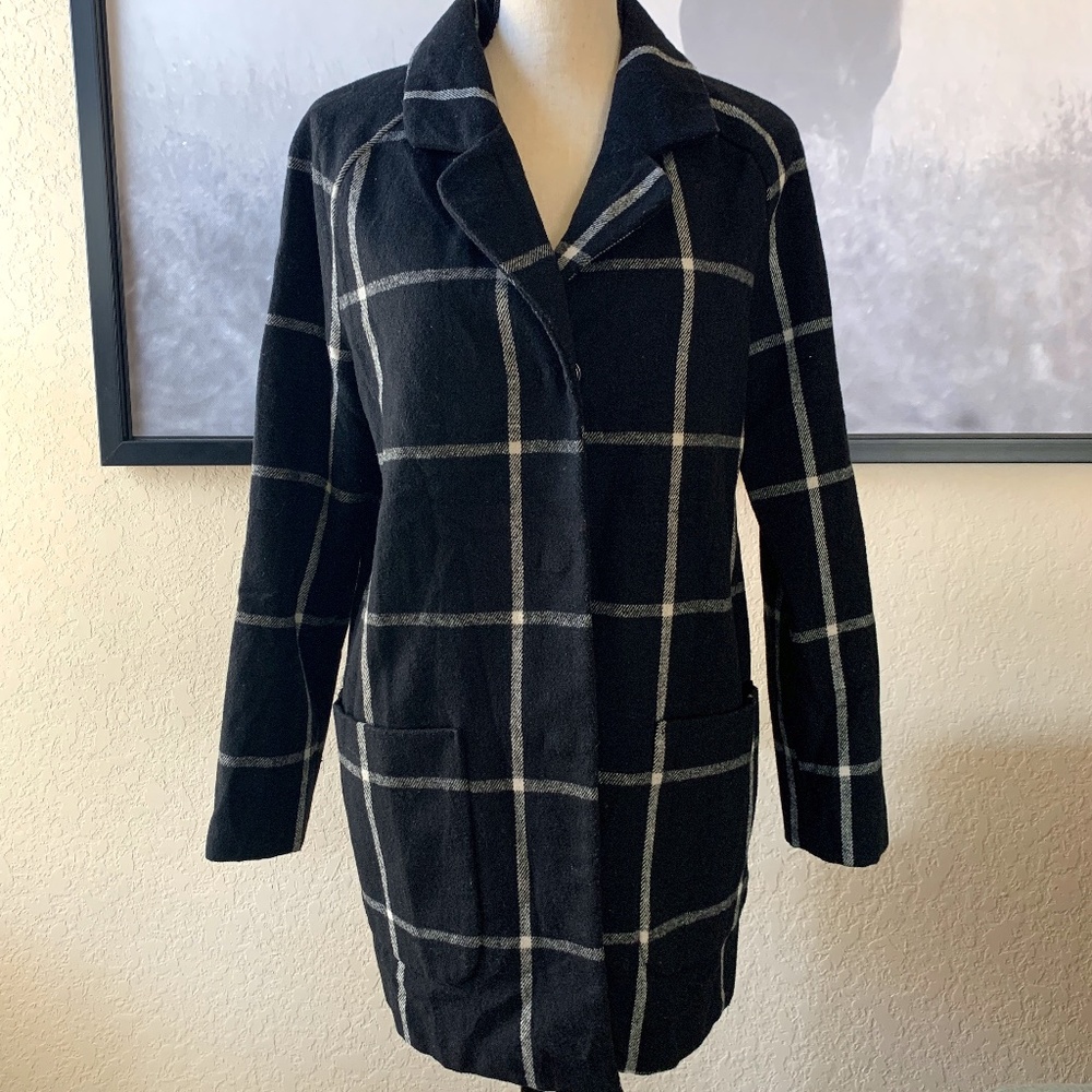 OLD NAVY Recycled WOOL Plaid Coat Size Small P /Black and White